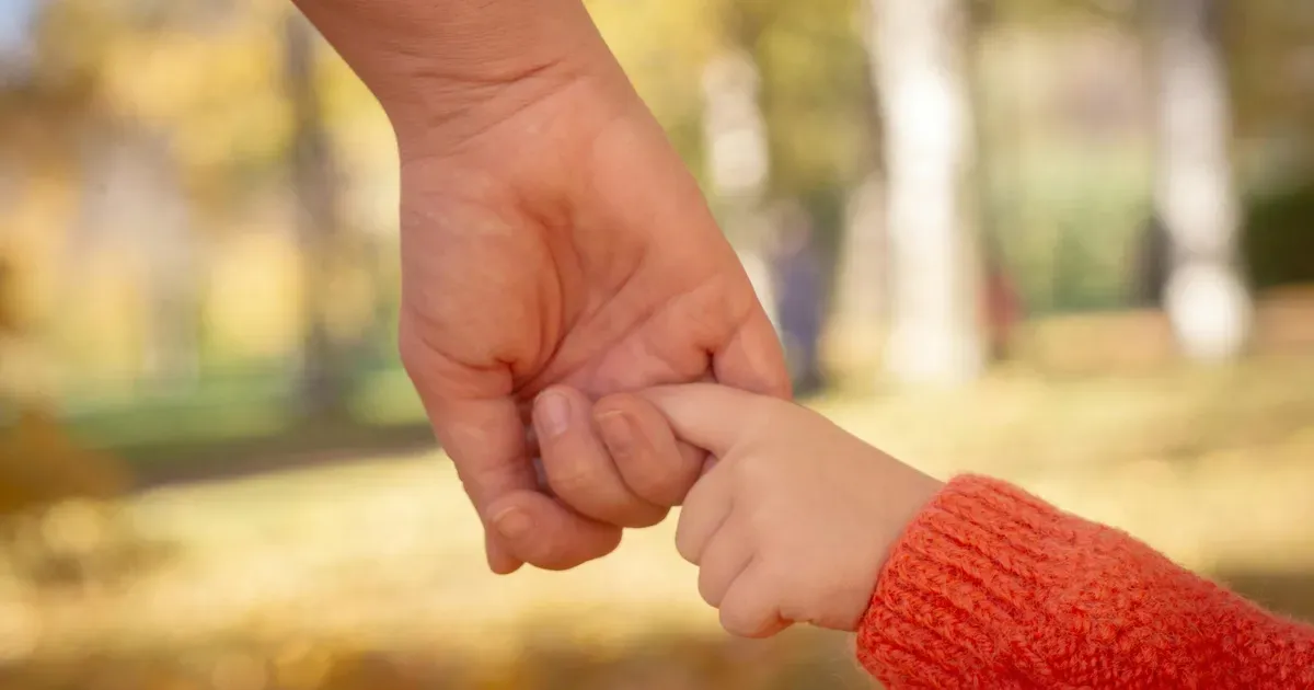 Cum explici moartea unui copil — sfaturi practice pentru părinți