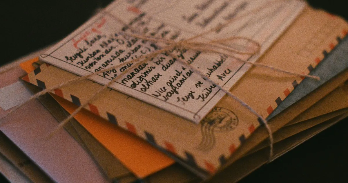 Old family letters tied with string, kept as a keepsake — succession at a notary and the certificate of heir in 2026